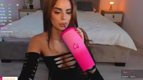 Snapshot of arabian_beautyy chatting on 3, 11, 2025 IsaBella online show from 3, 11, 2025