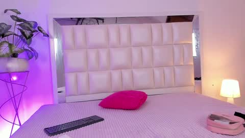 Snapshot of aradia_01 chatting on 7, 1, 2025 online show from 7, 1, 2025