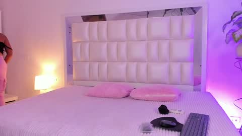 Snapshot of aradia_01 chatting on 24, 1, 2025 online show from 24, 1, 2025