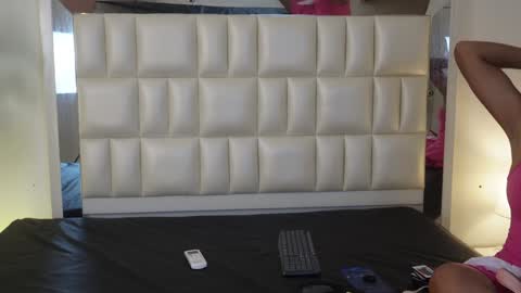 Snapshot of aradia_01 chatting on 25, 1, 2025 online show from 25, 1, 2025