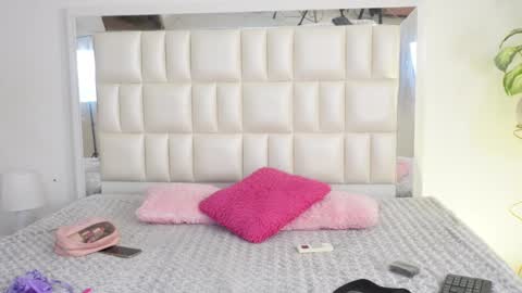 Snapshot of aradia_01 chatting on 16, 2, 2025 online show from 16, 2, 2025