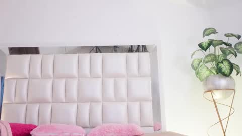 Snapshot of aradia_01 chatting on 26, 2, 2025 online show from 26, 2, 2025