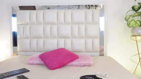 Snapshot of aradia_01 chatting on 2, 3, 2025 online show from 2, 3, 2025