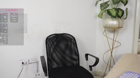 Snapshot of aradia_01 chatting on 20, 9, 2025 online show from 20, 9, 2025