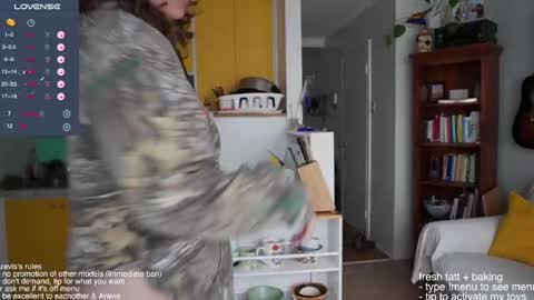 Snapshot of araviself chatting on 25, 10, 2025 aravis online show from 25, 10, 2025