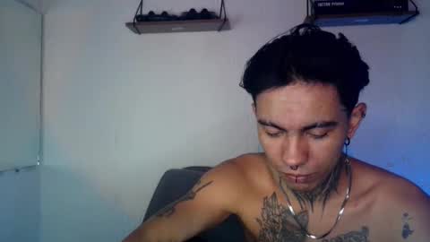 Snapshot of aress_1 chatting on 22, 10, 2025 Ares online show from 22, 10, 2025