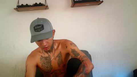 Snapshot of aress_1 chatting on 22, 10, 2025 Ares online show from 22, 10, 2025