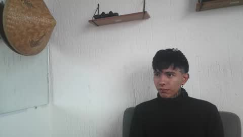 Snapshot of aress_1 chatting on 25, 10, 2025 Ares online show from 25, 10, 2025