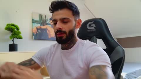 Snapshot of aressteel chatting on 13, 10, 2025 Ares Steel online show from 13, 10, 2025