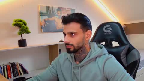 Snapshot of aressteel chatting on 20, 10, 2025 Ares Steel online show from 20, 10, 2025