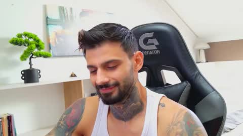 Snapshot of aressteel chatting on 22, 10, 2025 Ares Steel online show from 22, 10, 2025