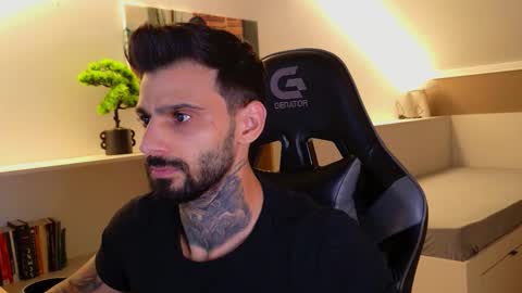 Snapshot of aressteel chatting on 25, 10, 2025 Ares Steel online show from 25, 10, 2025