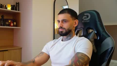 Snapshot of aressteel chatting on 11, 11, 2025 Ares Steel online show from 11, 11, 2025