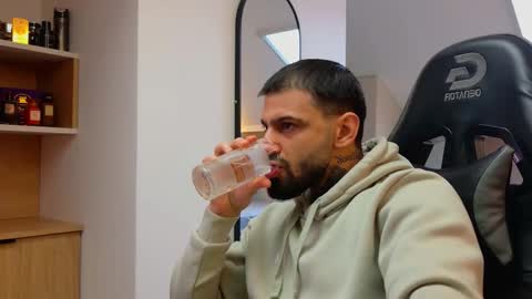 Snapshot of aressteel chatting on 13, 11, 2025 Ares Steel online show from 13, 11, 2025