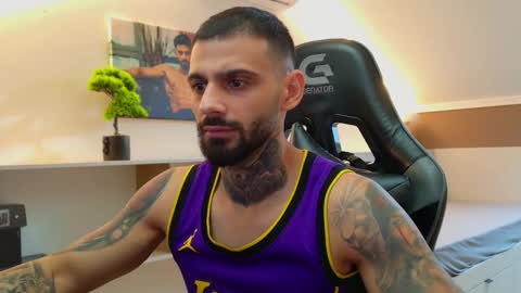 Snapshot of aressteel chatting on 21, 11, 2025 Ares Steel online show from 21, 11, 2025