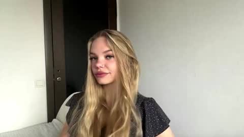 Snapshot of argeliaboivin chatting on 8, 11, 2025 Amelia online show from 8, 11, 2025