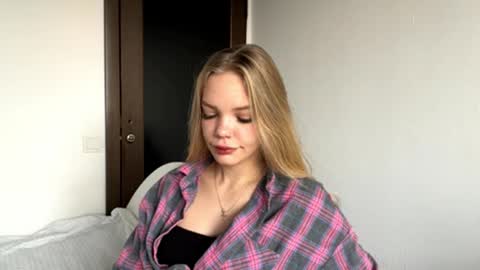 Snapshot of argeliaboivin chatting on 17, 11, 2025 Amelia online show from 17, 11, 2025