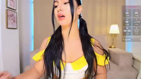 Snapshot of ari_es chatting on 8, 10, 2025 Ari online show from 8, 10, 2025