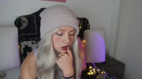 Snapshot of ari_kat666 chatting on 3, 5, 2026 ari online show from 3, 5, 2026