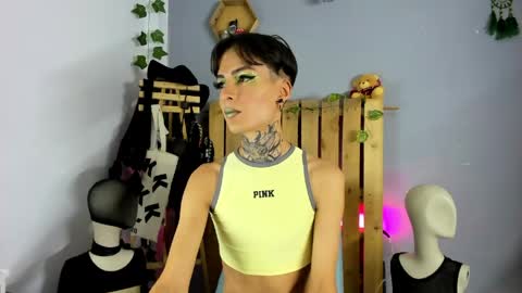 Snapshot of ari_uchis chatting on 29, 5, 2026 Annie online show from 29, 5, 2026