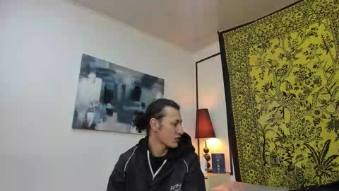 aria y orien  online show from 9, 10, 2025