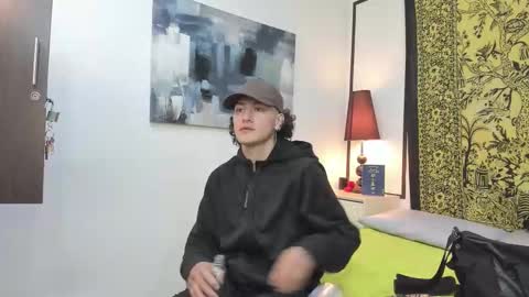 aria y orien  online show from 31, 10, 2025