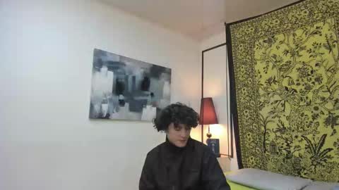 aria y orien  online show from 4, 12, 2025