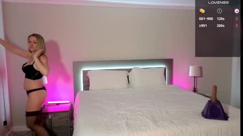 Snapshot of aria_b1 chatting on 17, 11, 2025 Aria B online show from 17, 11, 2025