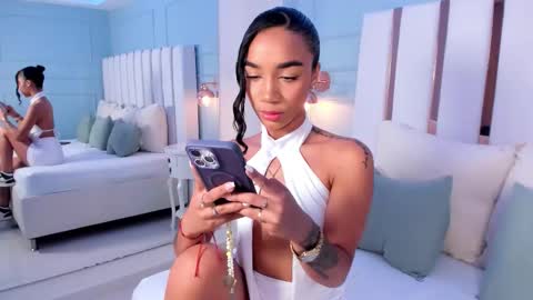 Snapshot of aria_hart chatting on 20, 10, 2025 Aria online show from 20, 10, 2025