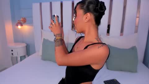 Snapshot of aria_hart chatting on 22, 10, 2025 Aria online show from 22, 10, 2025