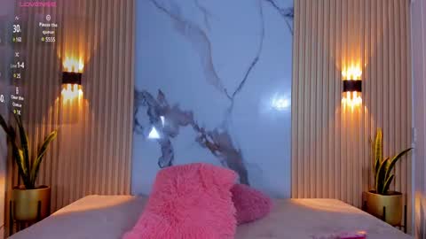 Aria Millers  online show from 5, 3, 2025