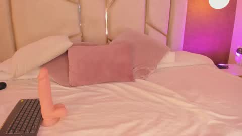 Snapshot of aria_moont chatting on 24, 11, 2025 I OOT online show from 24, 11, 2025