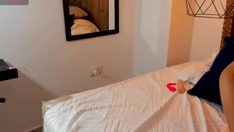 ariadelune7 online show from 7, 1, 2026