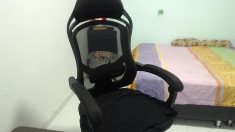 ...Ariana... online show from 8, 3, 2025