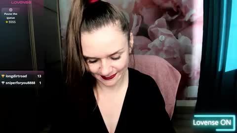 Snapshot of ariagrays chatting on 2, 11, 2025 AriaGray online show from 2, 11, 2025