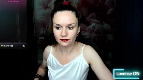 Snapshot of ariagrays chatting on 4, 11, 2025 AriaGray online show from 4, 11, 2025