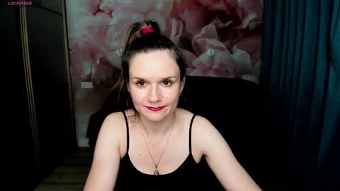 Snapshot of ariagrays chatting on 25, 11, 2025 AriaGray online show from 25, 11, 2025