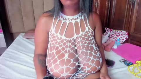 Snapshot of ariagreenn chatting on 17, 11, 2025 Aria Green online show from 17, 11, 2025