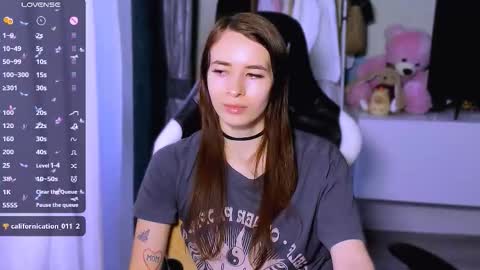 Snapshot of ariamill chatting on 7, 10, 2025 Ari online show from 7, 10, 2025