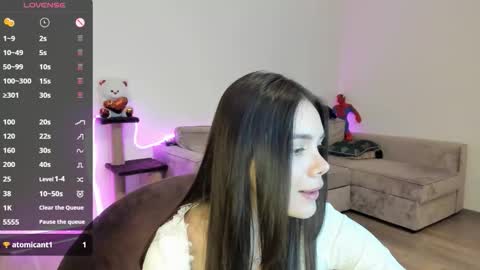 Snapshot of ariamill chatting on 7, 10, 2025 Ari online show from 7, 10, 2025