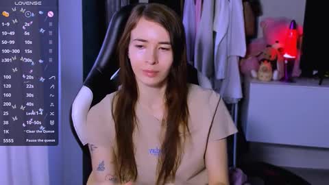 Snapshot of ariamill chatting on 17, 10, 2025 Ari online show from 17, 10, 2025