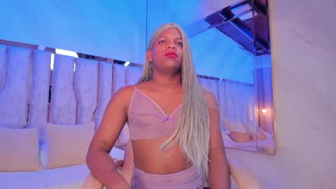 ariana_grande233 online show from 15, 4, 2026