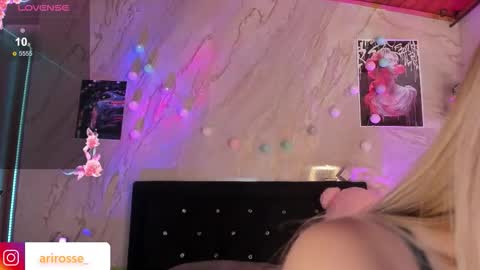 Snapshot of ariana_rosse__ chatting on 8, 9, 2025 Ariana online show from 8, 9, 2025