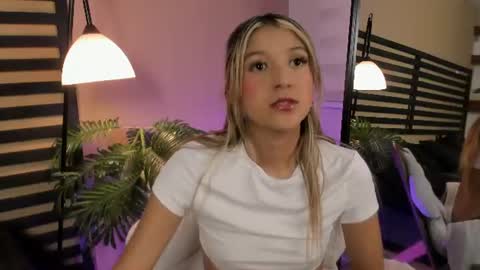 Snapshot of ariana_rosse__ chatting on 22, 6, 2026 Ariana online show from 22, 6, 2026