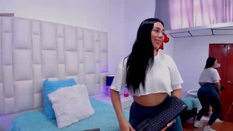 Snapshot of ariana_rouse_ chatting on 4, 3, 2025 ariana online show from 4, 3, 2025