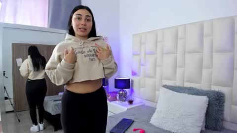 Snapshot of ariana_rouse_ chatting on 2, 10, 2025 ariana online show from 2, 10, 2025