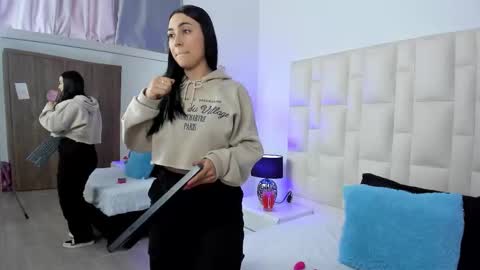Snapshot of ariana_rouse_ chatting on 6, 10, 2025 ariana online show from 6, 10, 2025