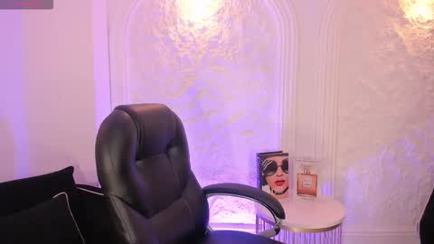 Ariana Dumont online show from 12, 11, 2025