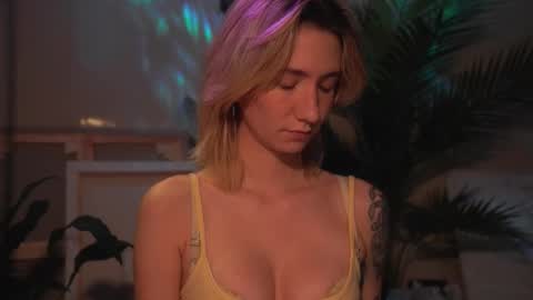 Snapshot of arianna_richi chatting on 17, 10, 2025 Olivka online show from 17, 10, 2025