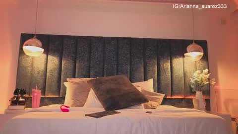 Snapshot of arianna_suarez1 chatting on 11, 11, 2025 Arianna online show from 11, 11, 2025